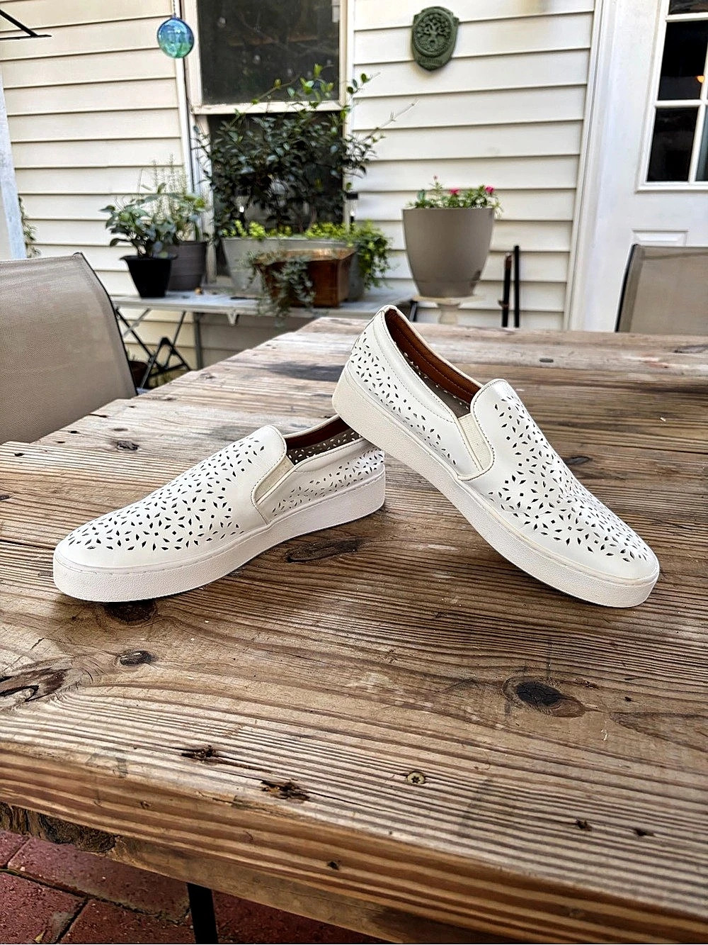 Vionic Women’s Size 9.5 White Leather Perforated Slip-On Sneakers Comfort Shoes